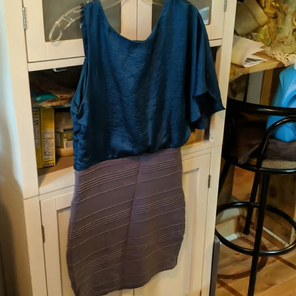 Dress - Picture 2 of 4